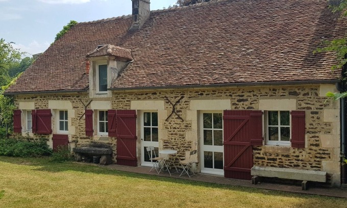 Diges House | Pretty country house with large garden