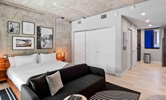 Flagler Village Apartment | Pretty Rola 202 Modern Industrial Apt w King Bed