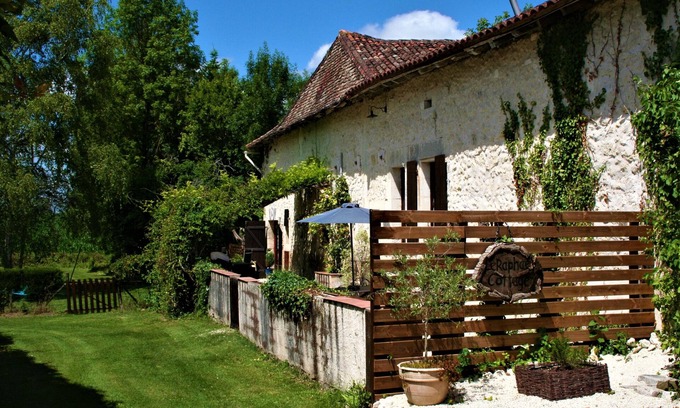 Saint-Paul-Lizonne Cottage | Pretty Stone Cottage with exclusive use of Heated Pool & Holistic Therapies