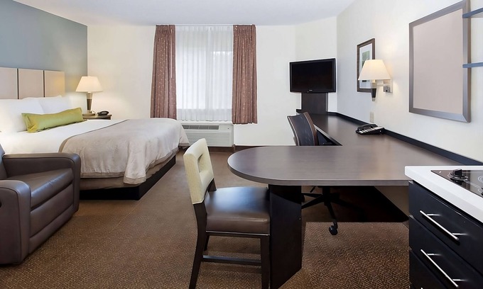 Mount Laurel Hotel | Prime Location! Free Parking, Pets Allowed, Near Strawbridge Lake Park