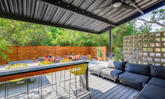 Travis Heights Apartment | Prime Soco Cute Studio w Laundrywifi 7 Min to DT