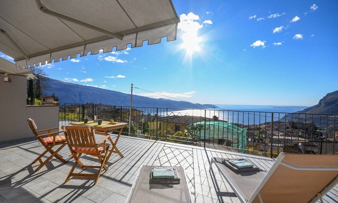 Gardola Apartment | Principe, with huge balcony and lake view