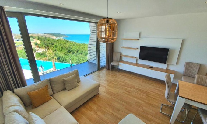 Ishem Apartment | PRIVÉ Seaview Duplex Apartment