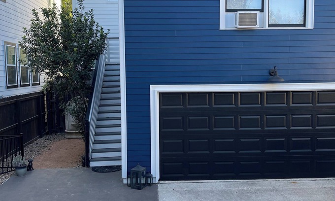 Shady Acres Apartment | Private 1 bed 1 bath Studio Garage Apartment in the Heights + Free WIFI