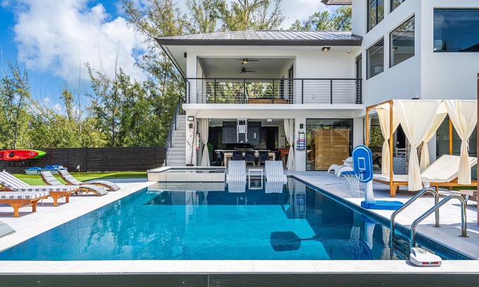 Buccaneer Point Villa | Private 5-bedroom pool villa in beautiful Key Largo, resort lifestyle!