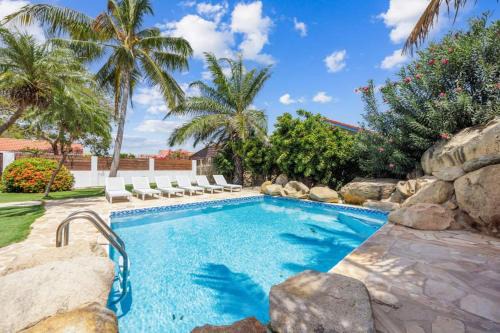 Santa Cruz House | Private 5br Pool Villa Modern Aruba Style