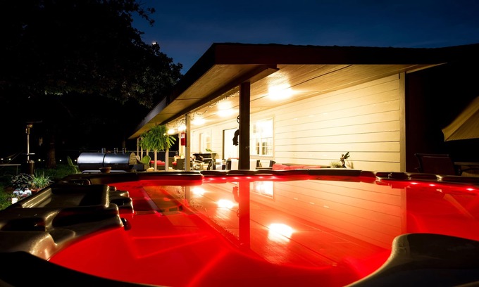Kemp Cabin | Private 7 Bedroom Country Home On 5 Acres 10 Min From The Lake- Events/Reunions