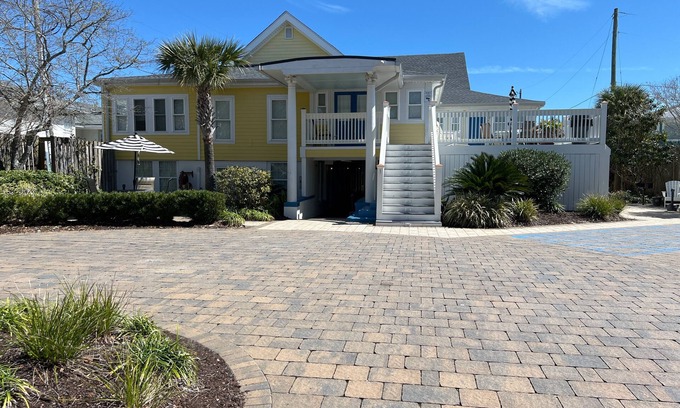 Tybee Island House | Private apartment with shared saltwater pool and washer & dryer