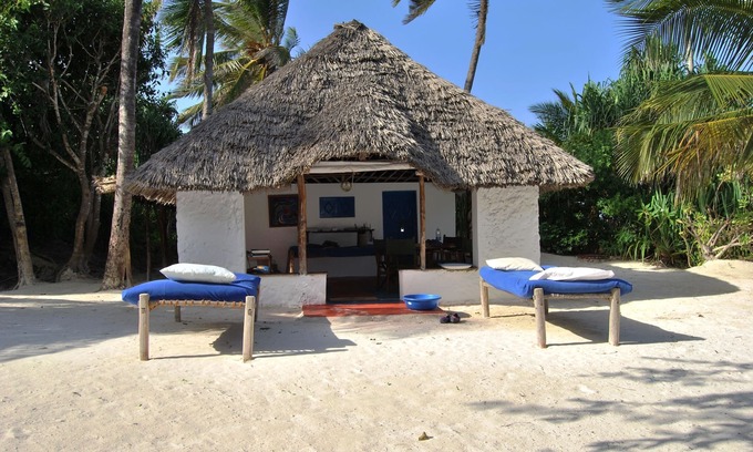 Mnemba Villa | PRIVATE BEACH Bungalow ZERO MIN BEACH 1 doubl bed in bedroom + 2 in sitting room