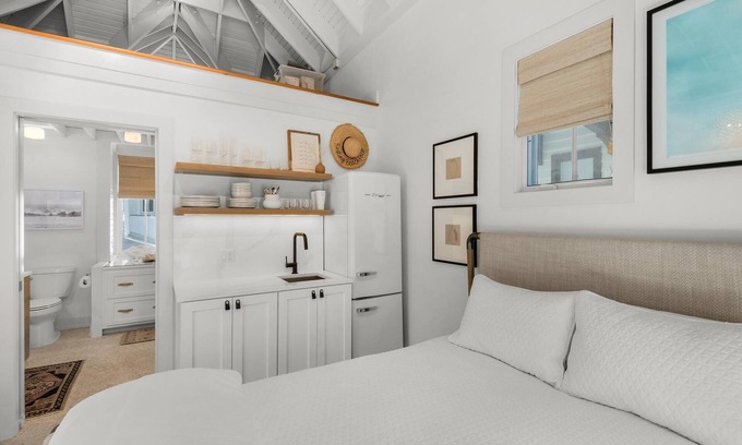 Rosemary Beach Apartment | PRIVATE BEACH/POOL ACCESS-Charming Pied-a-Terre-Sophisticated Charm-2 Adults