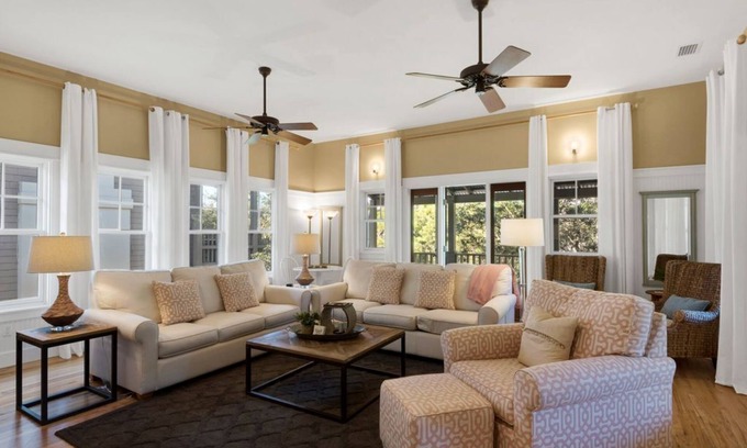 Rosemary Beach Cottage | PRIVATE BEACH/POOL ACCESS -Minutes to the beach- Charming-4 Bikes Included