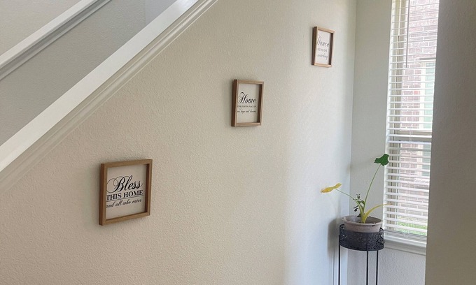 Iowa Colony House | Private bedroom 30 minutes from downtown Vee’s home away from home