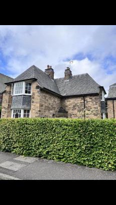 Newington House | Private Bedroom in Detached Home in Newington