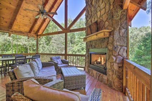 Mineral Bluff House | Private Cabin with Furnished Porch on Less Than 3 Acres!