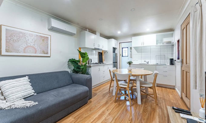 Castlemaine Apartment | Private Central Castlemaine Studio On Steam Train Line