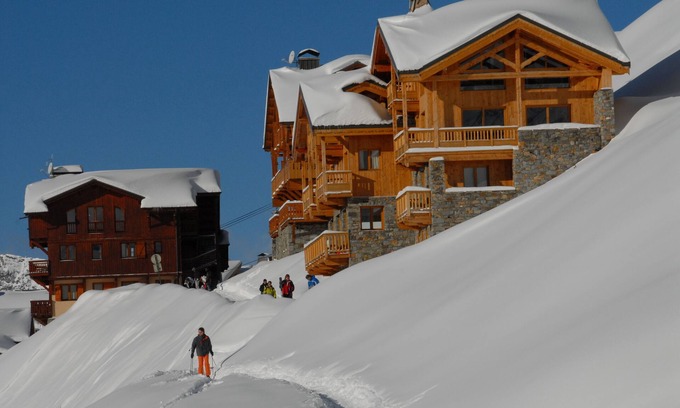 Val-Thorens Ski Chalet | Private chalet Grand standing 8+2 pers. Val-Thorens, skis on