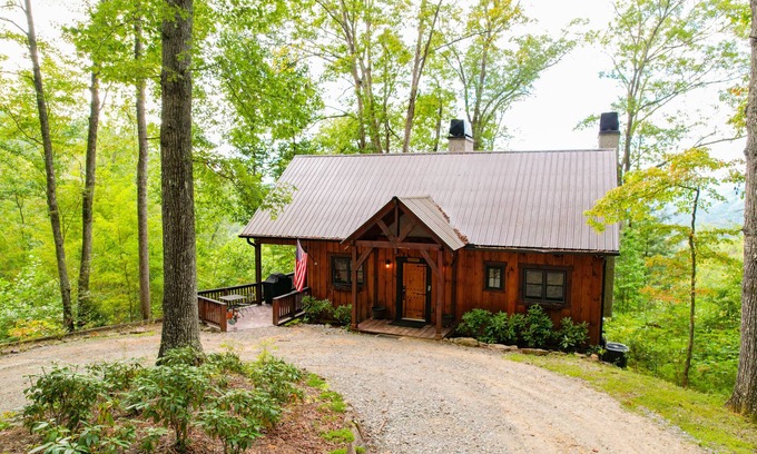 Bryson City Cabin | Private Couples Cabin w/Whirlpool Tub| Mountain Views | Close to Town