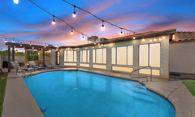 Glendale House | Private Desert Oasis – 5BR Retreat with Pool Near Stadium & Golf