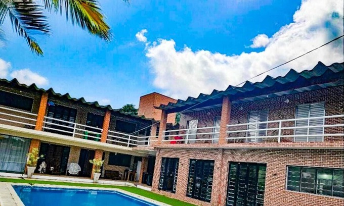 Ibiuna House | Private farmhouse in Ibiuna with 8 bedrooms and fishing area