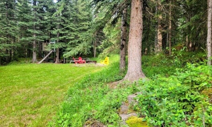 Hinton House | Private home on an acreage - Jasper Park gatewayn