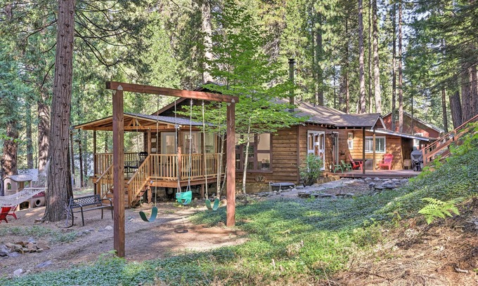 Arnold Cottage | Private Hot Tub, Fire Pit + Swingset: Arnold Home