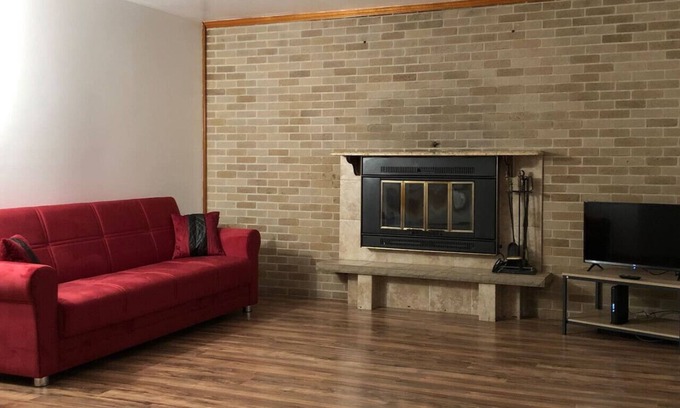 Hopelawn Apartment | Private house with 4 bedrooms and 2 bathrooms and direct NYC Manhattan train only 10 minute walk away