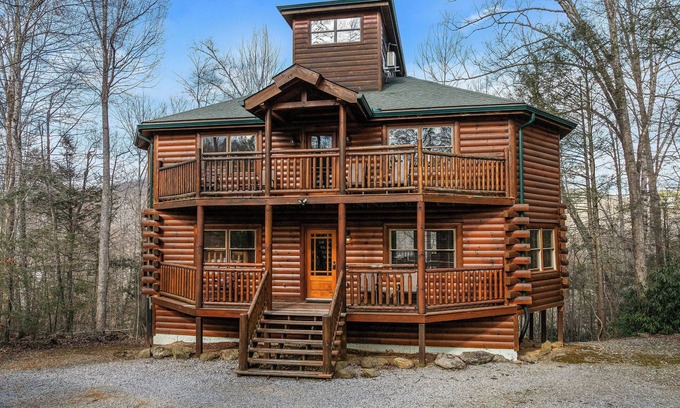 Cosby Cabin | Private Indoor Pool, Hot Tub, Fire Pit, Pool Table, Free Attractions!