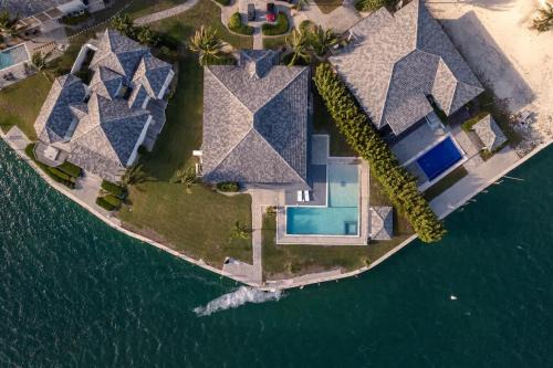 Alice Town House | Private Island Luxury Villa