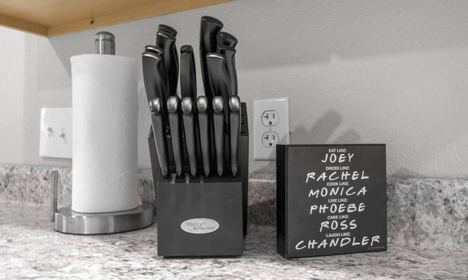 Wappapello House | Private lake, beach & hot tub, romantic getaway or family vaca