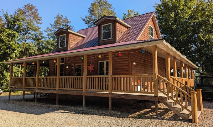 Wakefield Cabin | Private Lake Waterfront Owner's Cabin I Campground