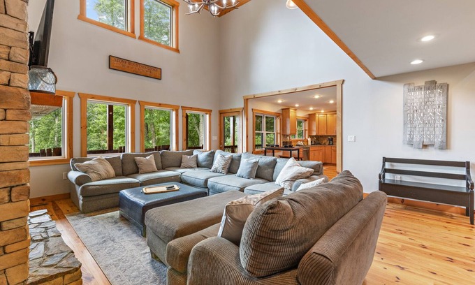 Vilas Cabin | Private Lodge with Long-Range Views
