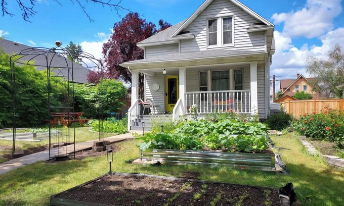 Logan House | Private Loft in 2 Story Victorian, Billiken Inn