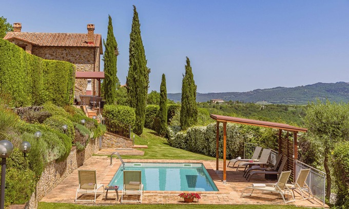 Citta della Pieve Villa | PRIVATE LUXURY VILLA WITH HEATED SWIMMING POOL AND HEATED JACUZZI
