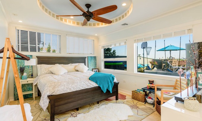 Long Beach House | Private, newly renovated, waterfront studio walking distance to the beach!