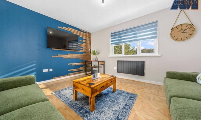 Paisley Apartment | Private Parking 2 Bed Sleeps 4 Near Airport