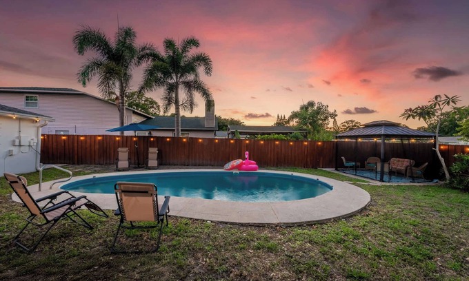 Pinellas Park House | Private Pool 15 Mins to Beach & Downtown St. Pete