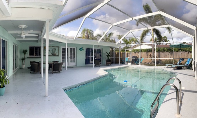 Palm River Estates House | Private Pool, Beach 5min.King Master Suite Walk2 Pickle Ball & Golf