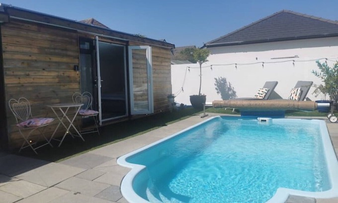 Hamworthy Cabin | Private Pool, Hot Tub, Luxury Cabana Poole Dorset.