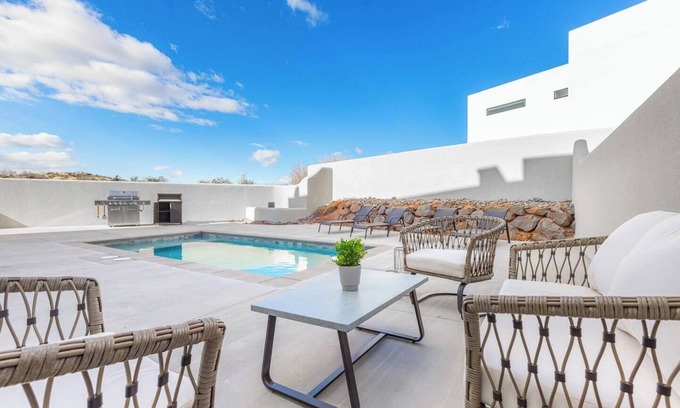 Washington House | Private Pool & Hot Tub - Rooftop Fire Pit - Near Zion