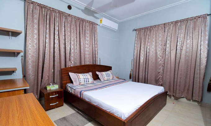 Kweiman Apartment | Private Room in Home, Accra, Oyarifa, WiFi, Generator, Shared Full Kitchen
