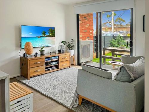 Highton Apartment | Private Room & Ensuite, in hosted-shared Modern 2 bedroom Apartment - full use of all home facilities