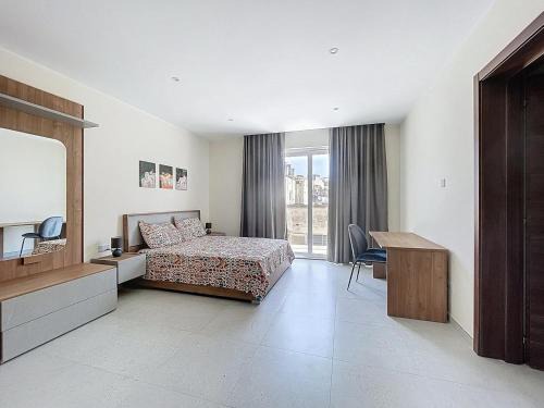 Il-Balluta House | Private room with Bathroom and Balcony - Shared Flat