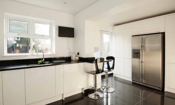 Cheshunt House | Private Room With En-suite Bathroom 5mins From Station