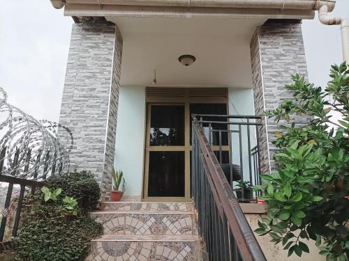 Kampala Bed & Breakfast | Private room wz full DStv Package, Patio & Kitchenette