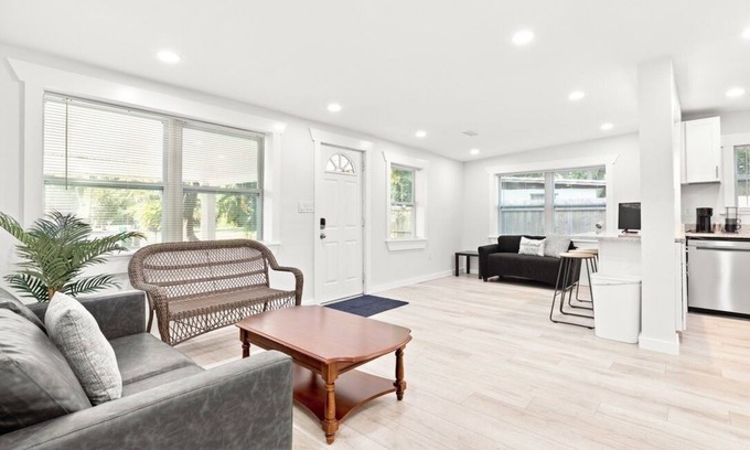 Seminole House | Private Seminole Retreat Minutes to Madeira Beach!