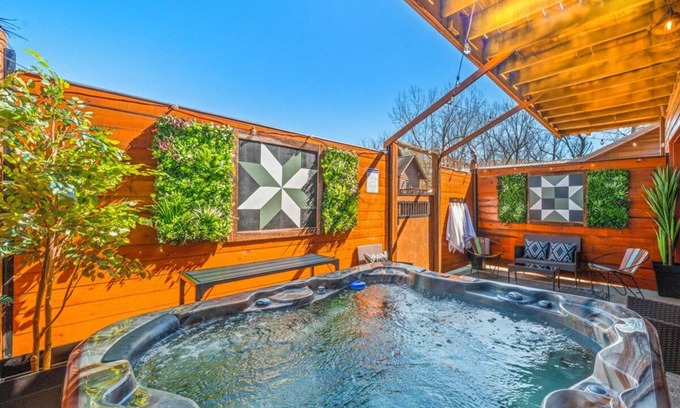 Wears Valley House | Private Sevierville Cabin w/Hot Tub-Pool-Game Room