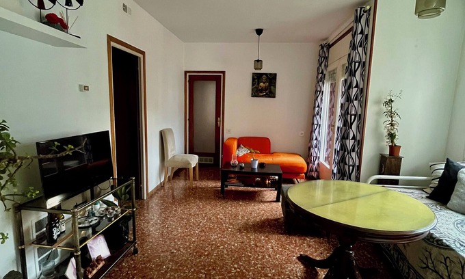 Navas Apartment | Private suite with bathroom : Sagrera