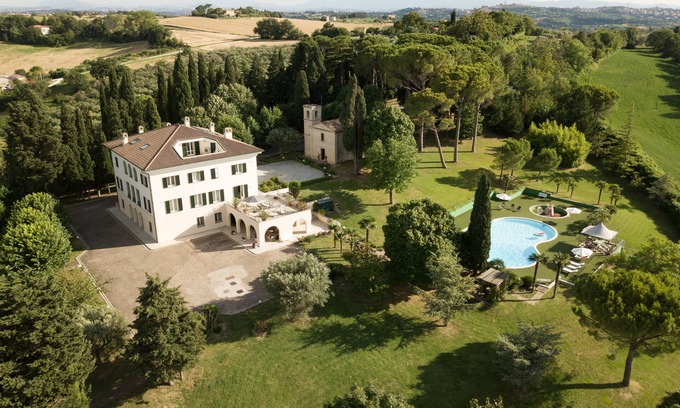 Acquesalate Villa | Private villa ideal location for families & weddings.