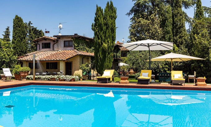 Figline e Incisa Valdarno Villa | Private Villa with WIFI, hot tub, A/C, private pool, sauna, TV, patio, close to Greve In Chianti
