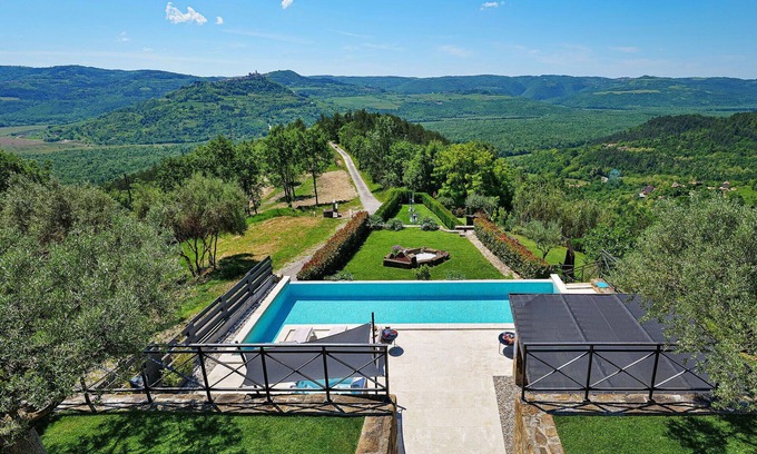 Golubici Villa | Private Villa with A/C, private pool, WIFI, hot tub, TV, terrace, pets allowed, panoramic view